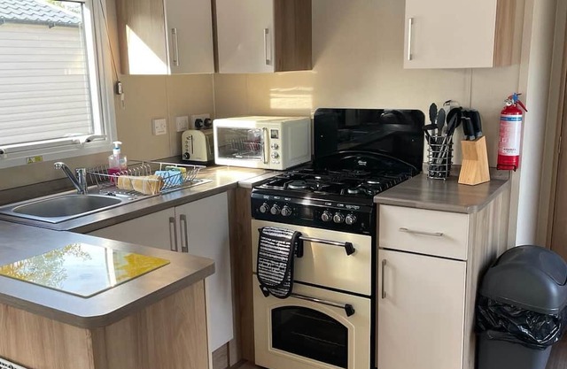 Poppy's Cosy lodge on Oakdene forest park, pet freindly family friendly.