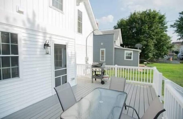Eliza Cottage: Restored 1885 Queen Anne