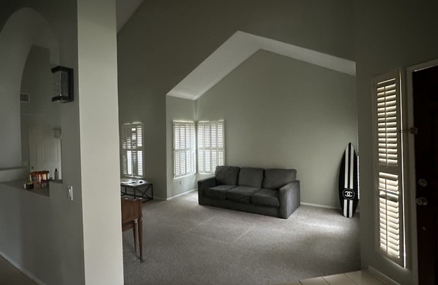 Cozy 4-bedroom pool house with WiFi and Fireplaces in lovely Los Angeles Hills