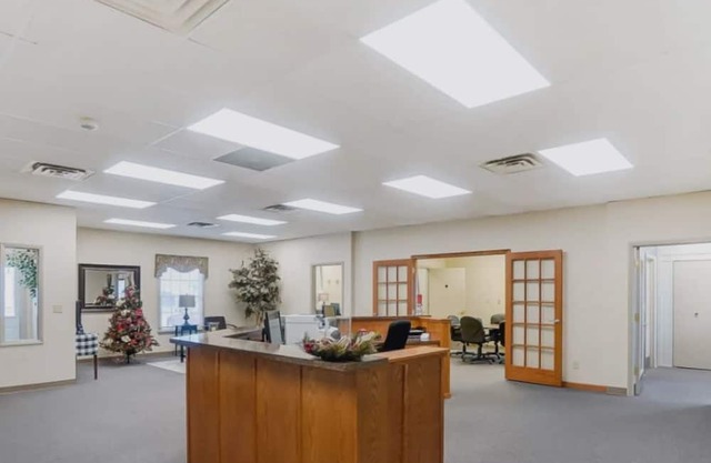 Spacious 3000 sq ft office building in Wapakoneta