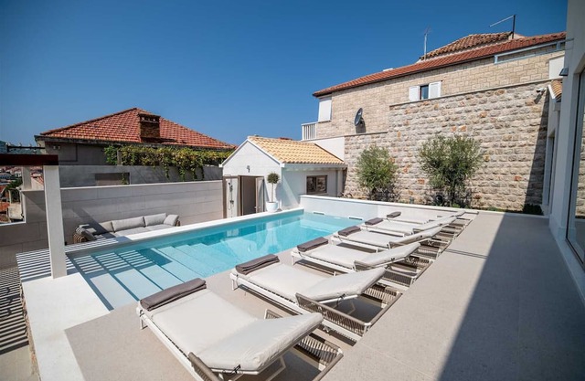 Villa Carmelita Exclusive with free Smart Car