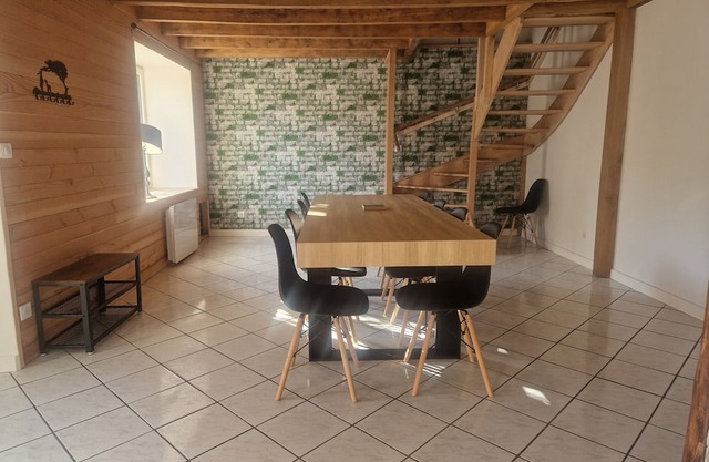 Holiday Home 'Gîte Des Catalpas' with Private Terrace, Private Garden and Wi-Fi