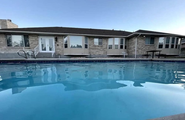 Spacious Home near Salt Lake, Sleeps 30