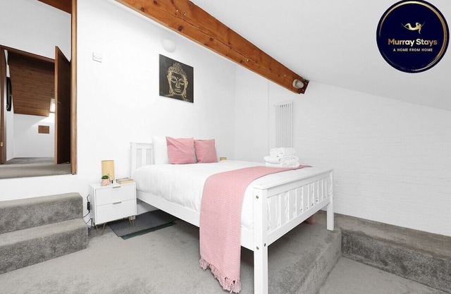 Large Industrial Style 2 Bedroom Flat!