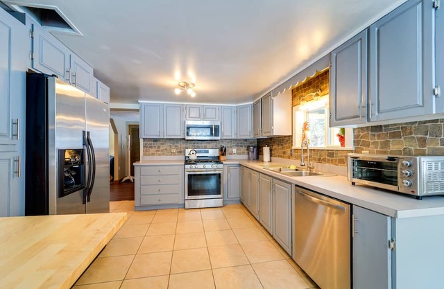 Farmhouse Cottage w/ Hot Tub, Near Titus Mountain!