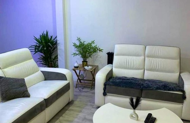 Homerez - Amazing house for 12 ppl. with jacuzzi, garden and terrace at Longvic