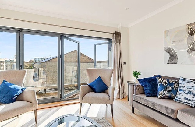 2 Bedroom Penthouse in Brentford