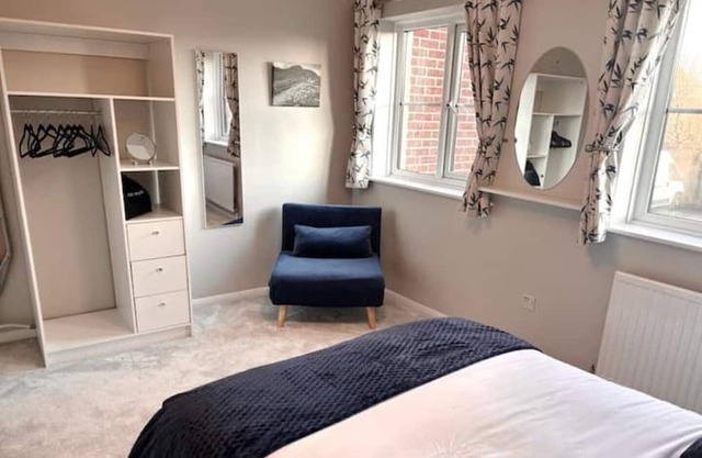 Apartment in Epsom with Free Parking
