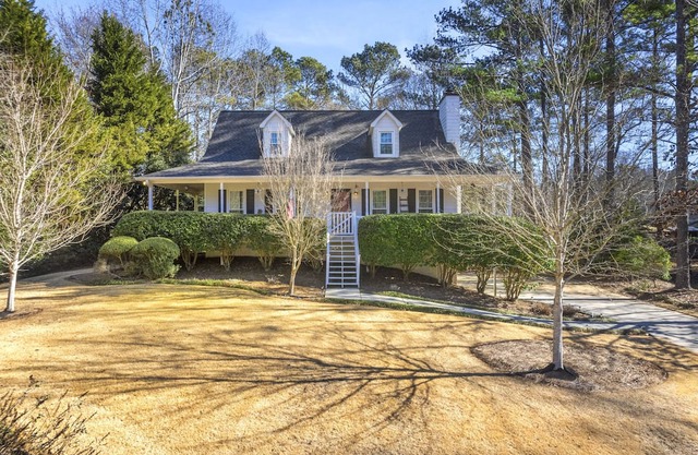 3 BR - Garden Views - Smart TVs - Porch Swing - Fenced Yard - Washer & Dryer