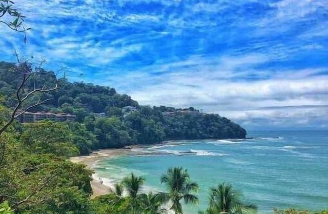 Tropical Hideaway with Pool in Secure Condo, LIR