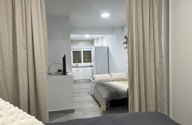 Spacious Madrid Haven:Explore the Best of the City from Your Stylish RetreatTen!