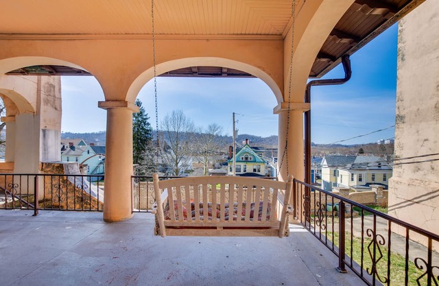 Historic Wheeling Condo w/ Fireplace Near Museums!