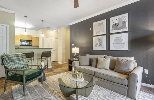 Modern Apartment in Prime Location (ID9830X28)