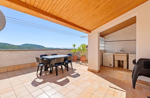 Vineyard-surrounded spacious house with views to La Figuera - Tarragona
