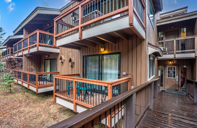 Capitan’s Corner – Unbeatable Location! Studio Condo Within Yosemite!