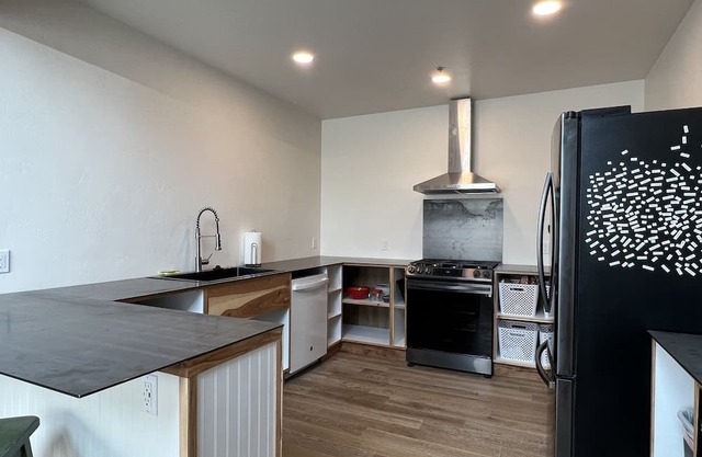 Modern Downtown Hostel! Great outdoor space, large sauna, and cold tub.
