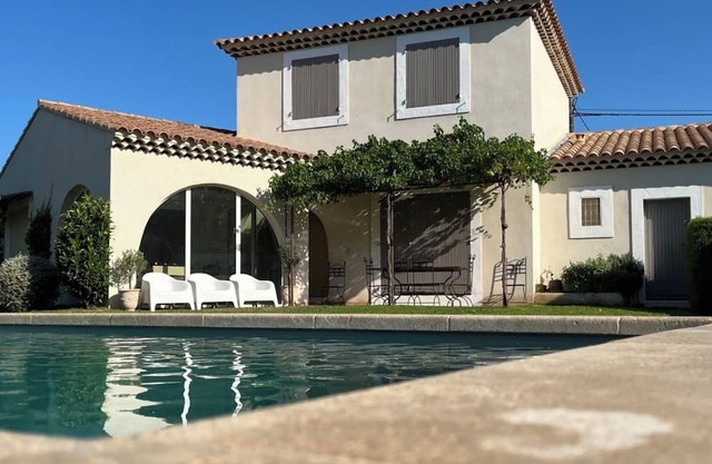 Villa 'Magnifique Provençale' with Private Pool, Private Terrace and Wi-Fi