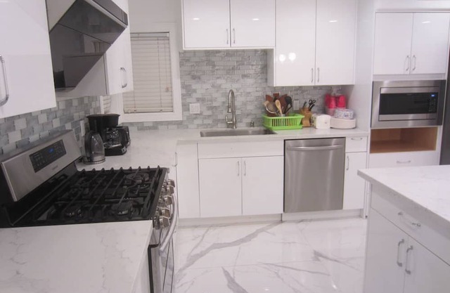 Nice Area Magnificent 5 bed 4 bath Remodeled Single House