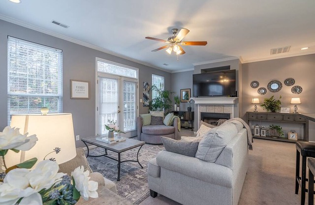 Furnished Three-story two car garage, end-unit townhome in Knoxville / Farragut