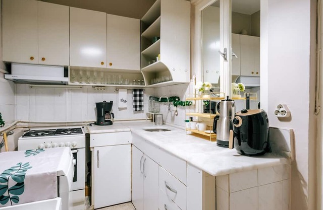 Chic Roomy Flat w Balcony 2 min to Citys Nisantasi