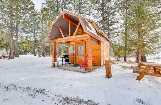 Bunkhouse-Cabin in the Woods of Cascade, ID