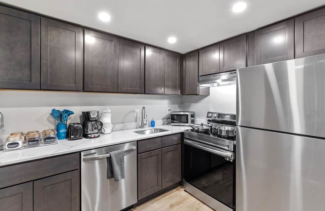 Heart of Towson|Pool|King|Parking|600Mbps|Gym