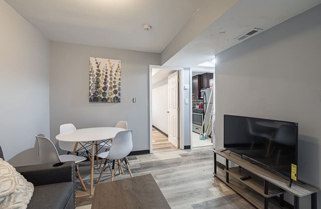 Modern Lux 2 Bedroom Near Sites and Transportation with Easy Parking!