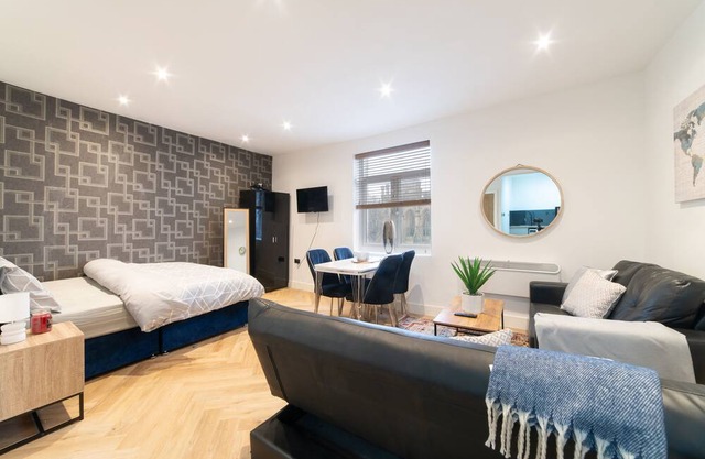 City Center stylish Studio, sleeps 4 people