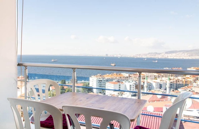 Lovely Flat in Konak with Sea View and Balcony