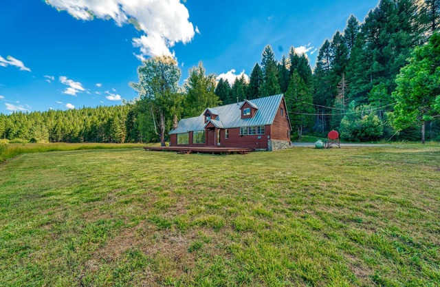 The Meadow House at The Lost Sierra Ranch w/ Fishing Ponds and 1 Mile Riverfront