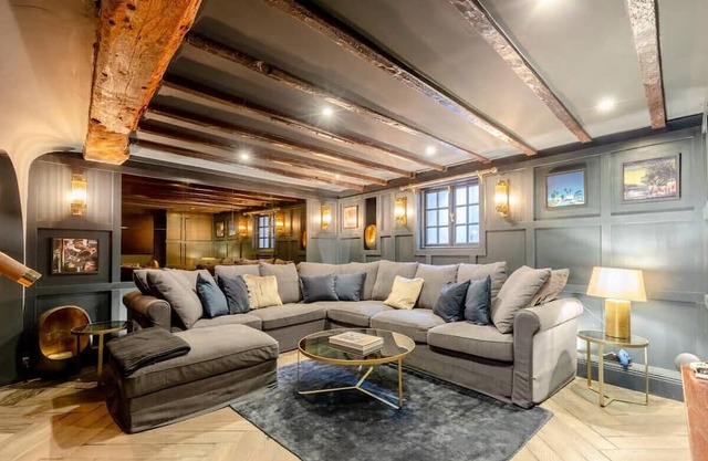 Elegant & Modern 5BD Home w/ Garden - Greenwich!