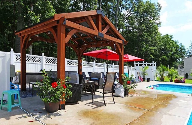 Suburban Retreat for 16!