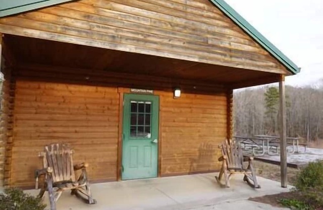 Mountain Pine Cabin at Keowee-Toxaway, Mountain Pine Cabin at Keowee-Toxaway