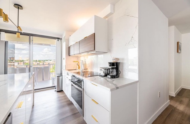 Trendy Landmark 2BR w/ Pool, nr Shopping & Restaurants, by Blueground