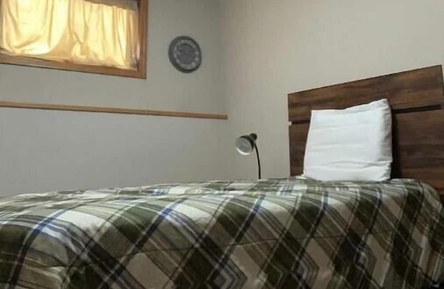 Cozy condo walking distance to downtown and VCSU.