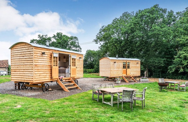 BLOSSOM, pet friendly, character holiday cottage in Sherborne