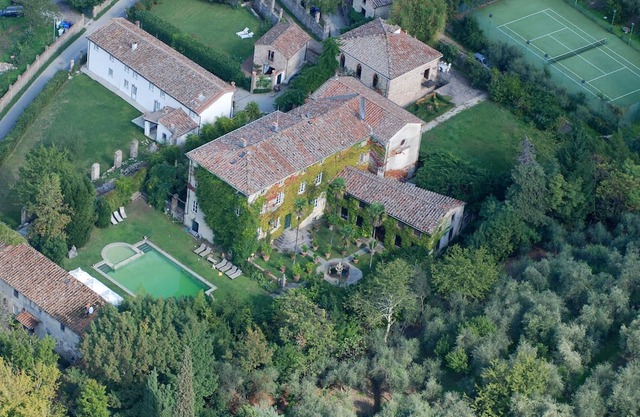 Villa Michaela, New Listing! Spacious Villa, exclusive venue with Pool, Chapel and Tennis courts