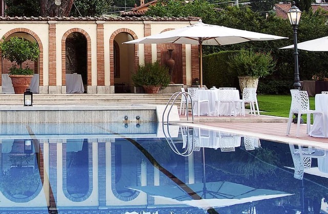 Near Rome: Villa, Pool, Tennis courts, Perfect Family Reunion, or Off-site Meeting