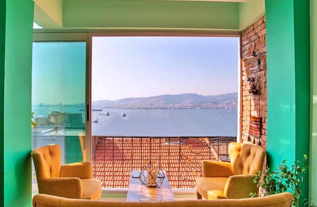 Flat with Great View and Central Location in Konak