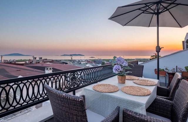 Peaceful Duplex Flat with Adalar View in Maltepe