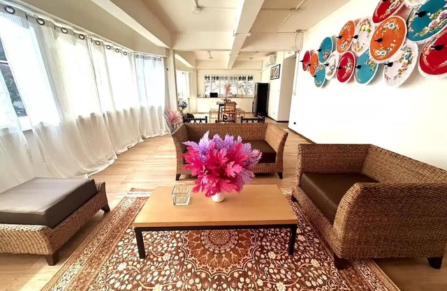 Private Full-Floor Spacious 5BR in China Town