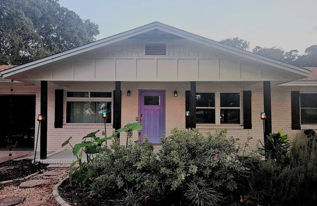 Charming 3-bedroom house with WiFi, AC in fabulous Fort Walton Beach