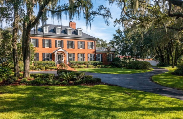 Luxurious, Georgian-Style Estate, with Dramatic Heated Pool and Lanai