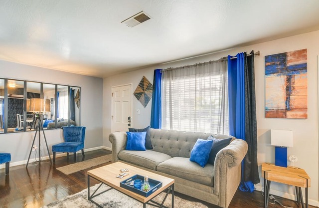Sacramento Home w/ Yard, Close to Downtown!
