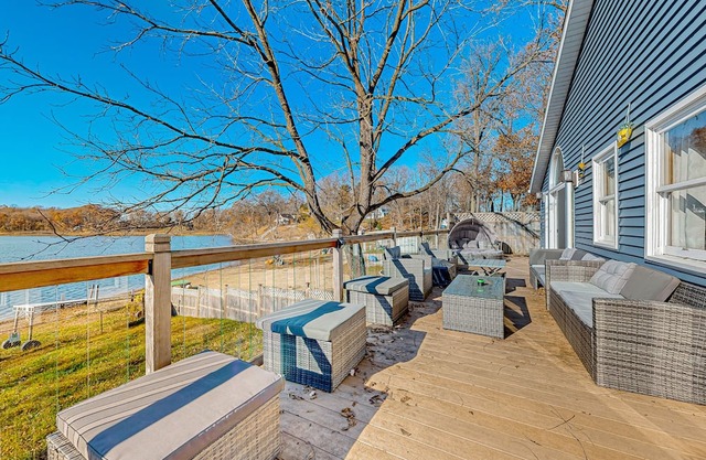 Waterfront property with pool table, fireplaces, grill, jetted tub, W/D, & AC