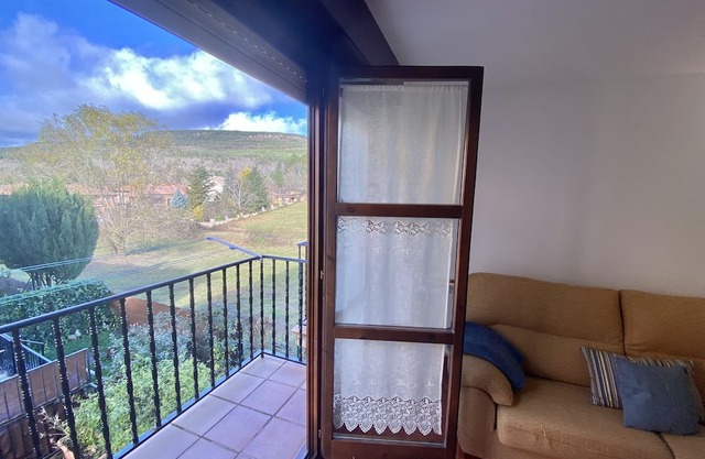 Apartamento Turístico Los Robles en Molinos de Duero. 6 Personas