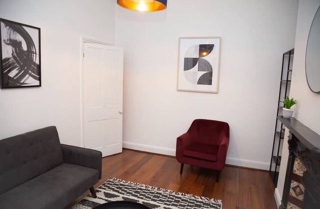Byrom House - Lovely 2 bed mid terrace property ideally located.