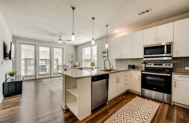 25% OFF NRH030 - Upscale 2BD Apt. Pool, Medical Ctr- North Richland