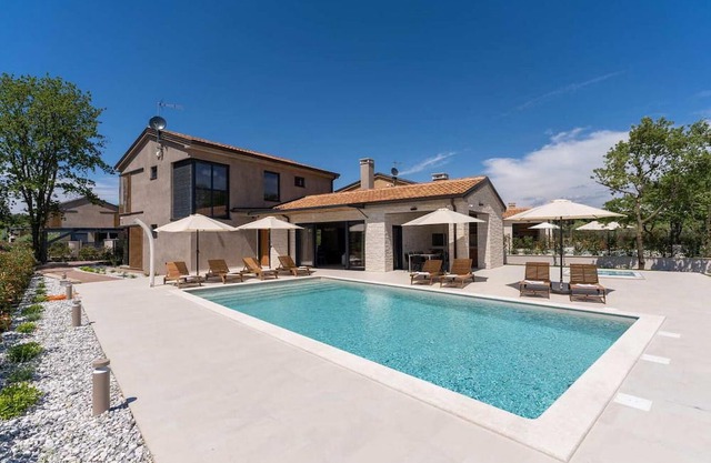 Villa Curitico, modern villa for 8 guests with heated pool and wellness only 6 km from of Porec and