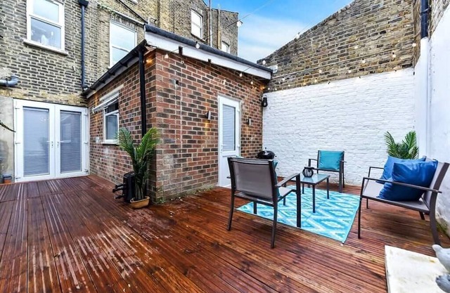 Serene Escape: Stylish and Cozy 2BR Flat